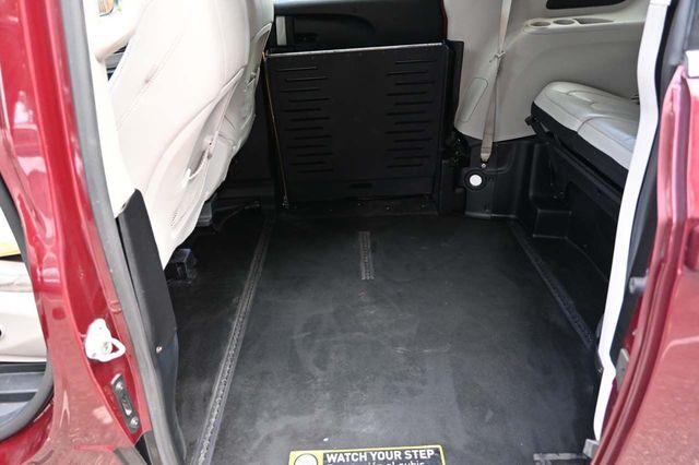 2021 Chrysler Voyager LXi Mobility Handicap Van - 22880550 - 27