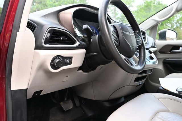 2021 Chrysler Voyager LXi Mobility Handicap Van - 22880550 - 30