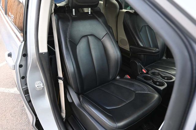 2021 Chrysler Voyager LXi Mobility Handicap Van - 22885539 - 15