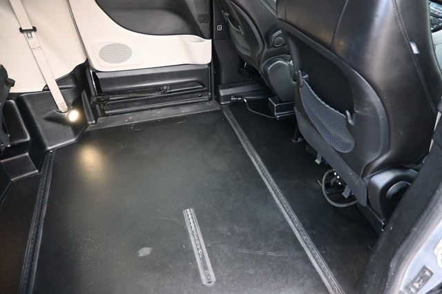 2021 Chrysler Voyager LXi Mobility Handicap Van - 22885539 - 18