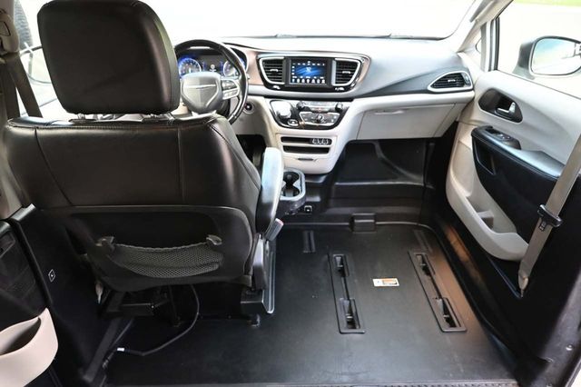2021 Chrysler Voyager LXi Mobility Handicap Van - 22885539 - 20