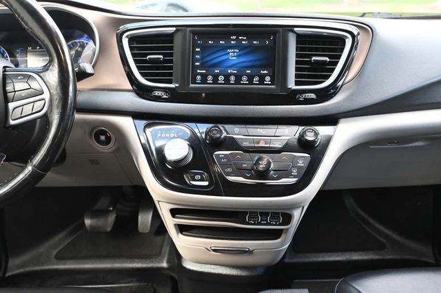 2021 Chrysler Voyager LXi Mobility Handicap Van - 22885539 - 22