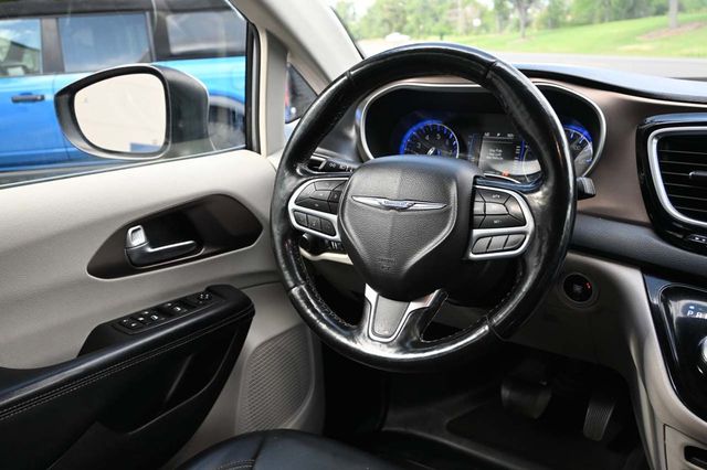 2021 Chrysler Voyager LXi Mobility Handicap Van - 22885539 - 23