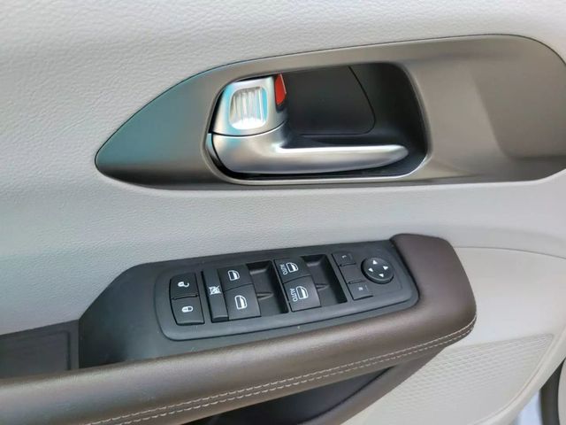 2021 Chrysler Voyager LX Minivan 4D - 22570953 - 17