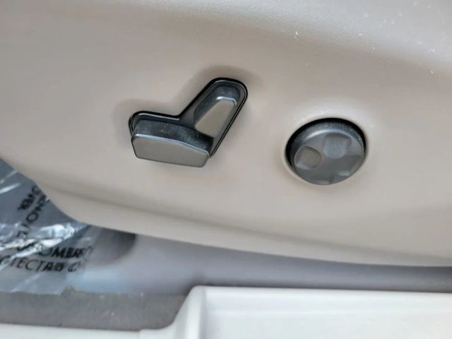 2021 Chrysler Voyager LX Minivan 4D - 22570953 - 18