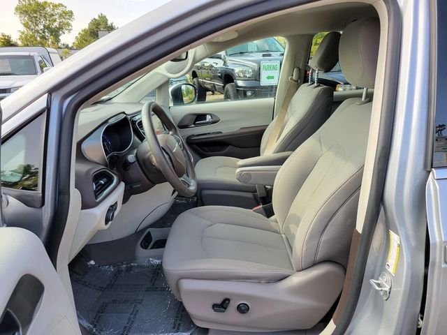 2021 Chrysler Voyager LX Minivan 4D - 22570953 - 1