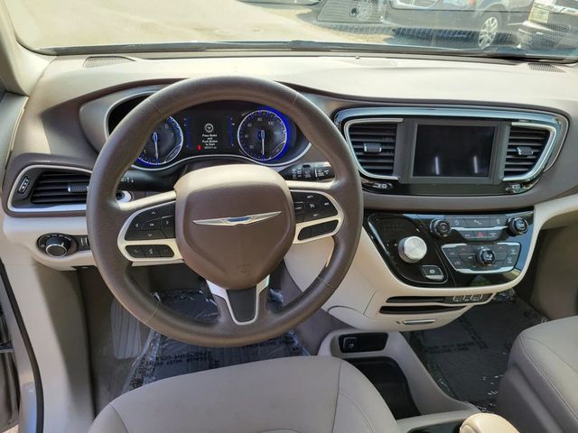 2021 Chrysler Voyager LX Minivan 4D - 22570953 - 21