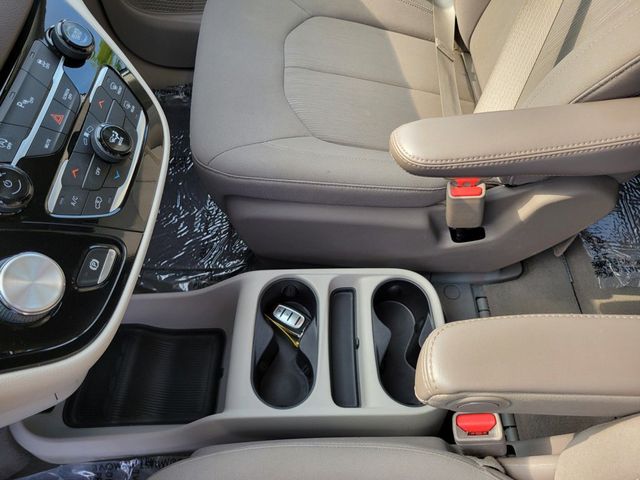 2021 Chrysler Voyager LX Minivan 4D - 22570953 - 25