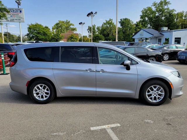 2021 Chrysler Voyager LX Minivan 4D - 22570953 - 2