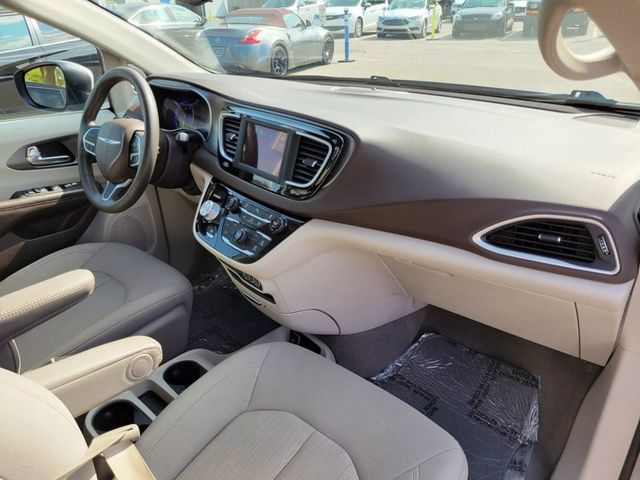 2021 Chrysler Voyager LX Minivan 4D - 22570953 - 31