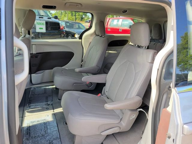 2021 Chrysler Voyager LX Minivan 4D - 22570953 - 3