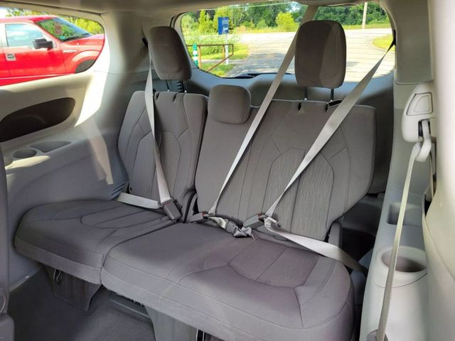 2021 Chrysler Voyager LX Minivan 4D - 22570953 - 5