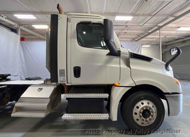 2021 Freightliner Cascadia 126  - 22931443 - 1