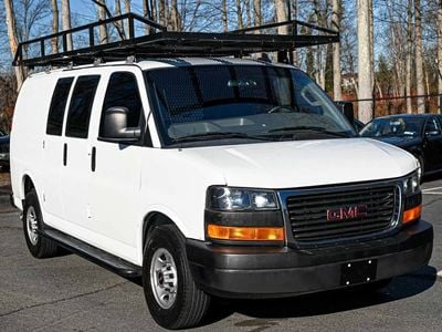 GMC Savana Cargo's photo