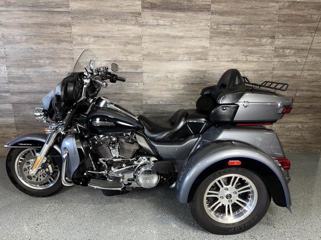 2021 Harley-Davidson FLHTCUTG Triglide Ultra Classic One Owner! - 22927255 - 10