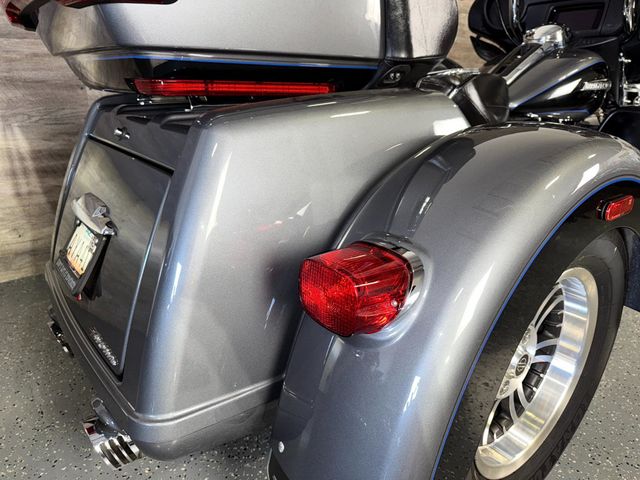 2021 Harley-Davidson FLHTCUTG Triglide Ultra Classic One Owner! - 22927255 - 7