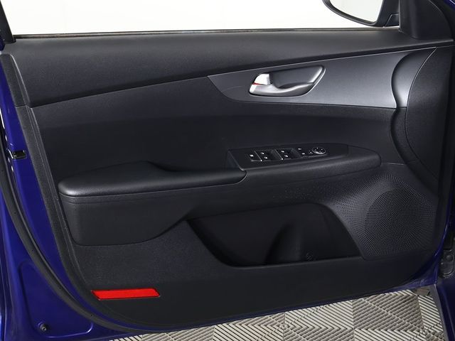 2021 Kia Forte LXS IVT - 22939403 - 18