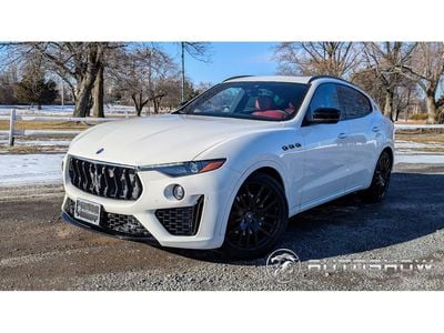 Maserati Levante's photo