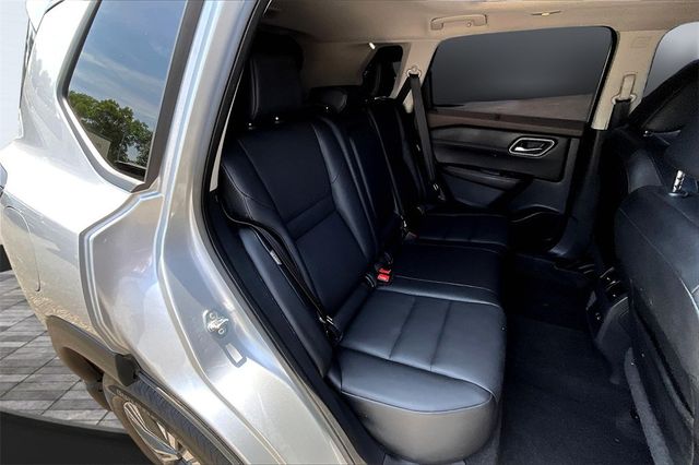 2021 Nissan Rogue AWD SV - 22939105 - 10