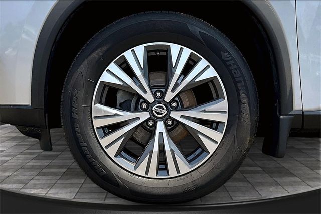 2021 Nissan Rogue AWD SV - 22939105 - 24