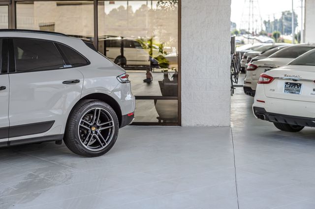 2021 Porsche Macan MACAN AWD - CHALK - NAV - PANO ROOF - BACKUP CAM - GORGEOUS - 22882126 - 48