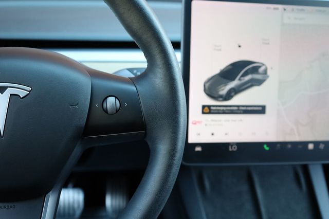 2021 Tesla Model 3 Standard Range Plus RWD - 22928745 - 31