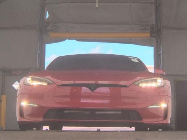 2021 Tesla Model S Plaid AWD - 22910773 - 3