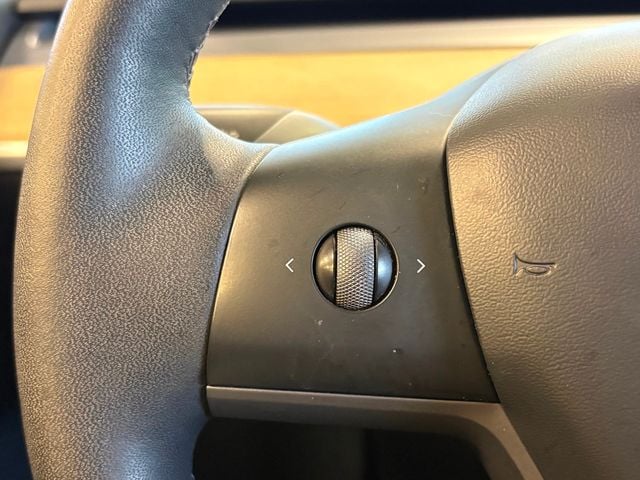 2021 Tesla Model Y Long Range AWD - 22934921 - 17
