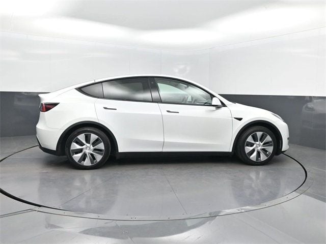 2021 Tesla Model Y Standard Range RWD - 22924276 - 32