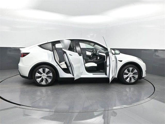 2021 Tesla Model Y Standard Range RWD - 22924276 - 36