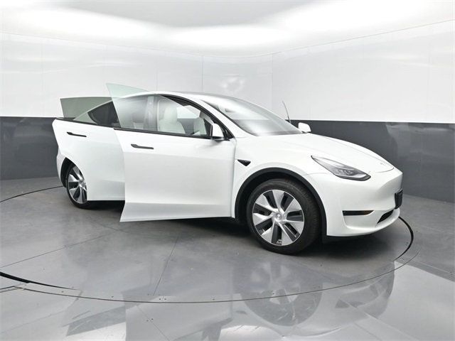 2021 Tesla Model Y Standard Range RWD - 22924276 - 37