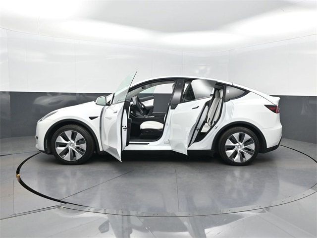 2021 Tesla Model Y Standard Range RWD - 22924276 - 38