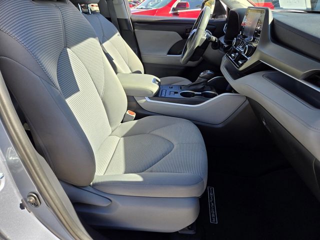 2021 Toyota Highlander LE FWD - 22936730 - 11