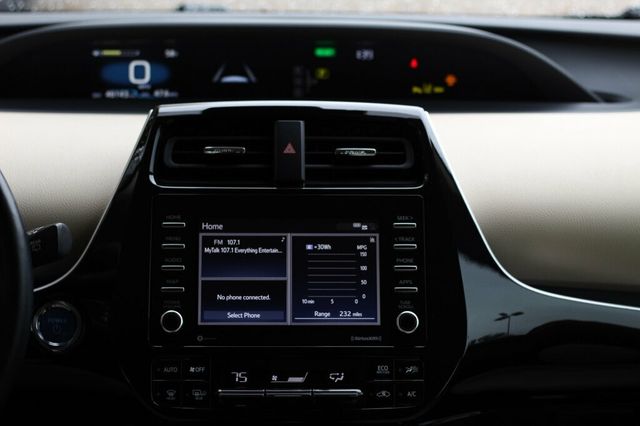 2021 Toyota Prius HYBRID XLE SEDAN W/ LEATHER HEATED SEATS, HEATED STEERING WHEEL - 22932707 - 12
