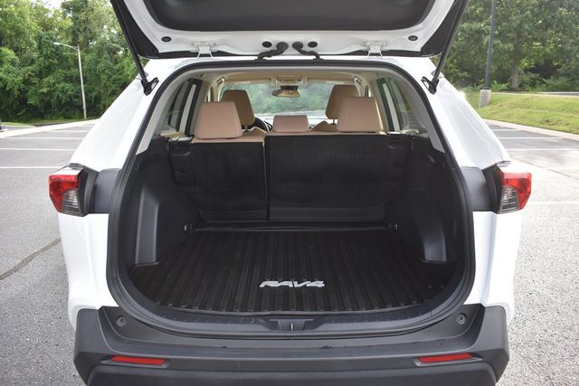 2021 Toyota RAV4 LE AWD - 22884557 - 17