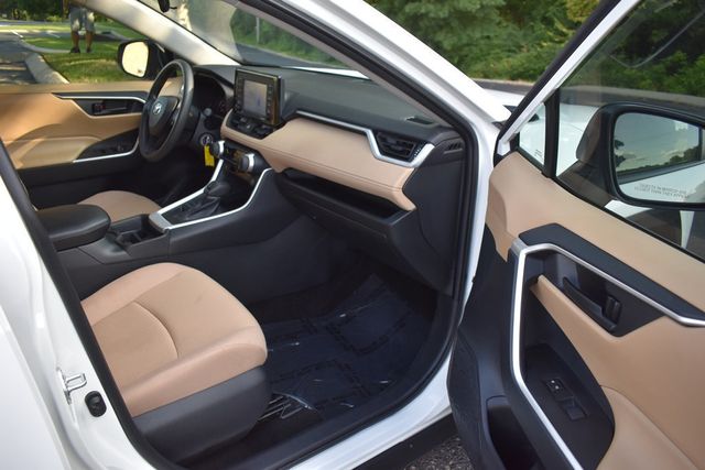 2021 Toyota RAV4 LE AWD - 22884557 - 19