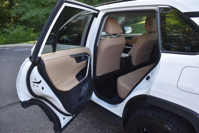 2021 Toyota RAV4 LE AWD - 22884557 - 24