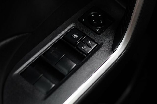 2021 Toyota RAV4 ONE OWNER AWD HYBRID XLE - 22934685 - 19