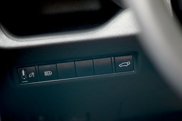 2021 Toyota RAV4 ONE OWNER AWD HYBRID XLE - 22934685 - 20