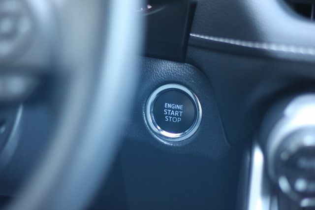 2021 Toyota RAV4 ONE OWNER AWD XLE  - 22924513 - 29