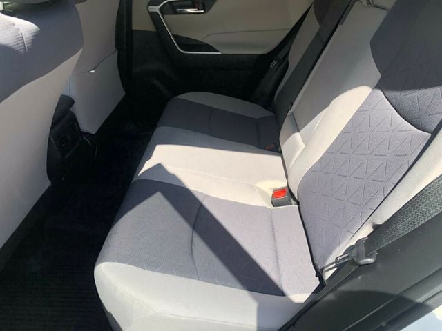 2021 Toyota RAV4 XLE AWD - 22911228 - 6