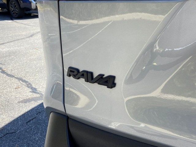 2021 Toyota RAV4 XLE AWD - 22327915 - 29