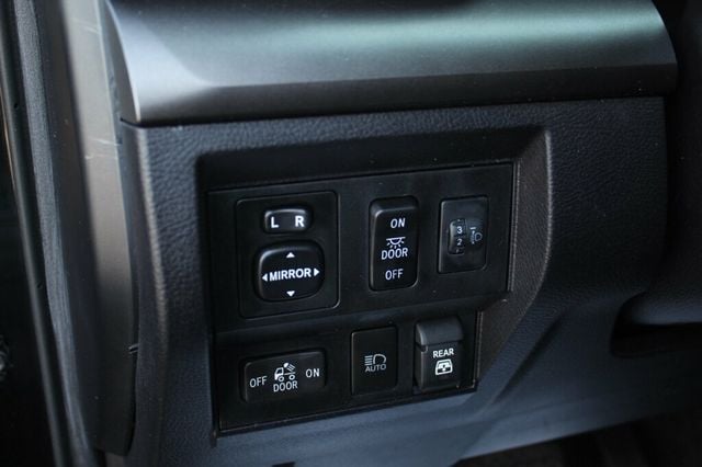 2021 Toyota Tundra 4WD SR5 CREWMAX  - 22900633 - 20