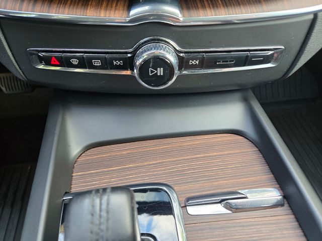 2021 Volvo XC60 Recharge T8 eAWD PHEV Inscription Expression - 22930482 - 17