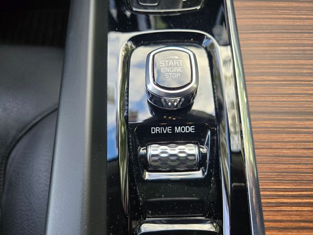 2021 Volvo XC60 Recharge T8 eAWD PHEV Inscription Expression - 22930482 - 18