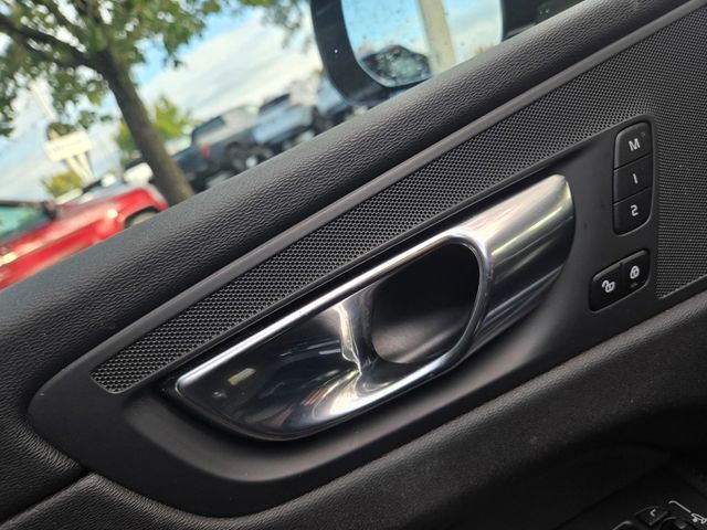 2021 Volvo XC60 Recharge T8 eAWD PHEV Inscription Expression - 22930482 - 26