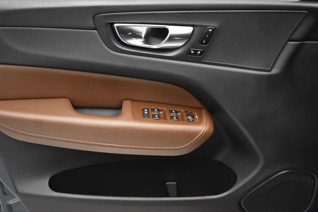 2021 Volvo XC60 T5 AWD Momentum - 22913699 - 10