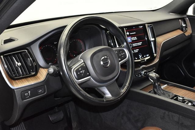 2021 Volvo XC60 T5 AWD Momentum - 22913699 - 16