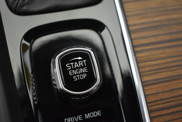 2021 Volvo XC60 T5 AWD Momentum - 22913699 - 18