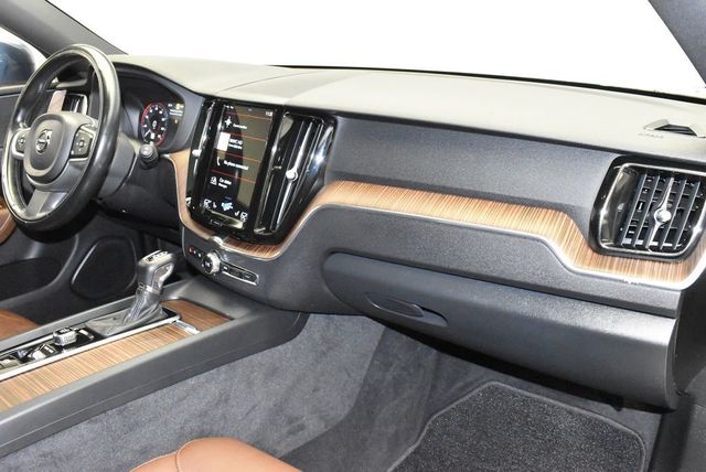 2021 Volvo XC60 T5 AWD Momentum - 22913699 - 26